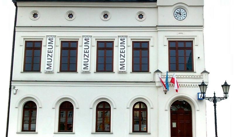 Muzeum Ratusz w Oświęcimiu mieści się w budynku XIX w. ratusza. Prezentowana w nim interaktywna wystawa pn. 