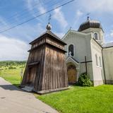 Bild: Der Glockenturm an der gemauerten griechisch-katholischen Kirche St. Paraskewia in Pętna