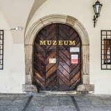 Drzwi wejściowe Muzeum Historii Tarnowa i Regionu