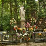 Obrázok: Lesné pútnické miesto Panny Márie Kráľovnej krynických kúpeľov – Uzdravenie chorých Krynica-Zdrój