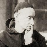 święty Rafał Kalinowski na czarno-białej fotografii. Portret mnicha w habicie z piuska na głowie, twarz zwrócona w bok.